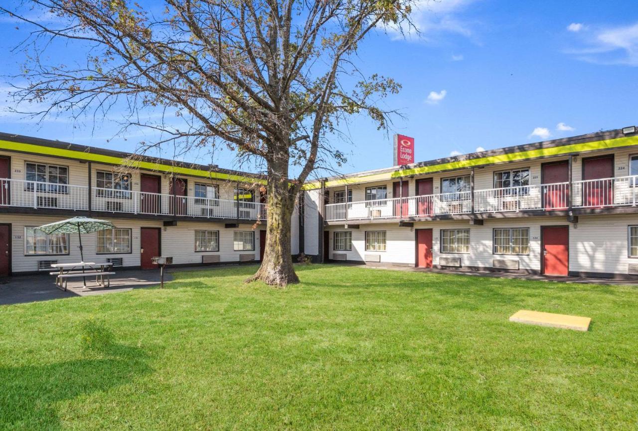 Econo Lodge Inn & Suites Тер От Екстериор снимка