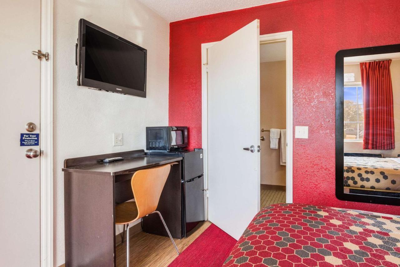 Econo Lodge Inn & Suites Тер От Екстериор снимка