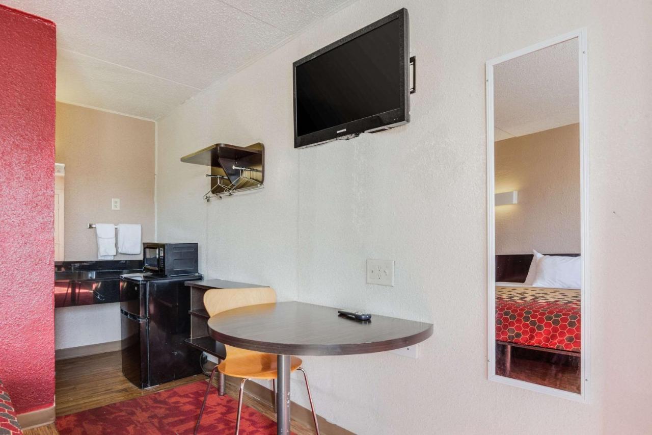 Econo Lodge Inn & Suites Тер От Екстериор снимка