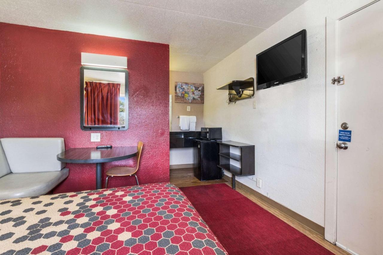 Econo Lodge Inn & Suites Тер От Екстериор снимка