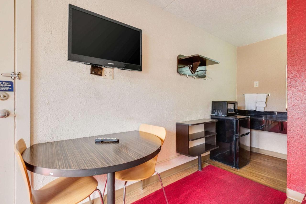 Econo Lodge Inn & Suites Тер От Екстериор снимка