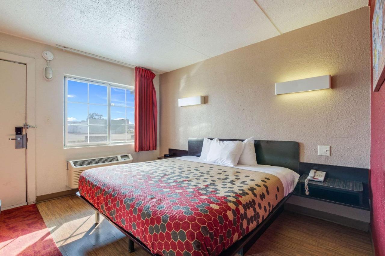 Econo Lodge Inn & Suites Тер От Екстериор снимка