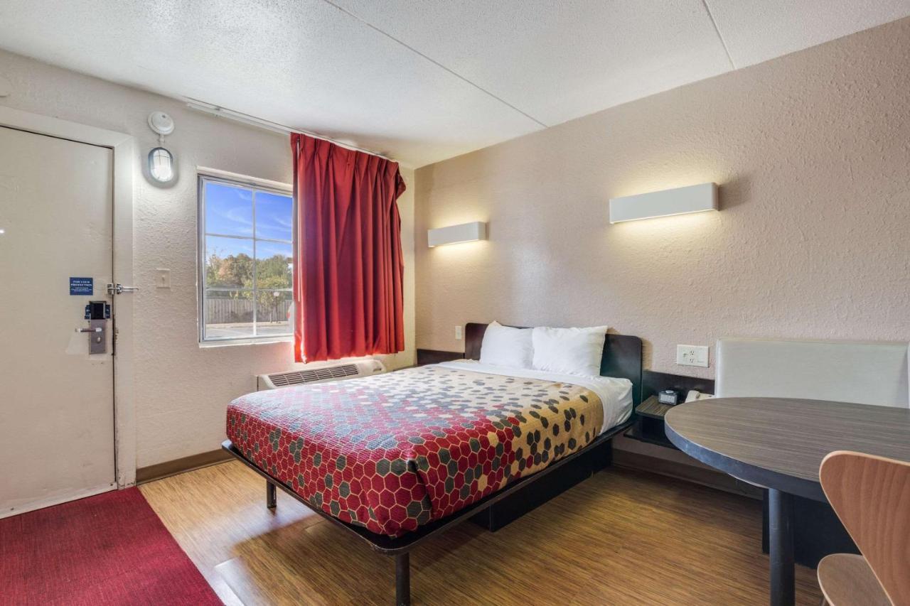 Econo Lodge Inn & Suites Тер От Екстериор снимка
